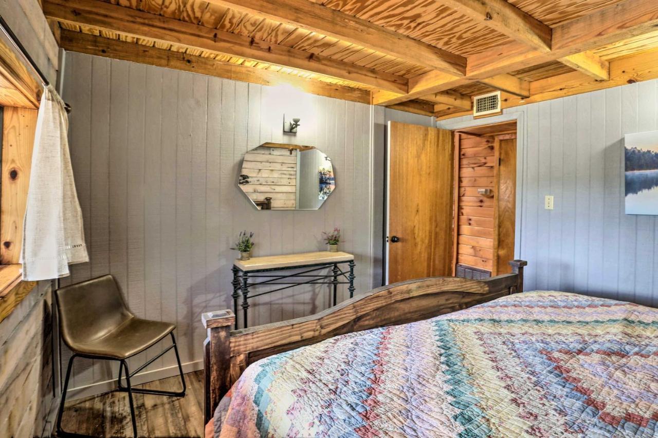 Broken Bow Log Cabin With Fire Pit, Pond, And Deck! Luaran gambar
